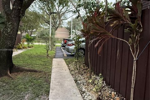 Купить таунхаус в Норт-Лодердейл, Флорида 3 спальни, 132.11м2, № 1947561 - фото 25