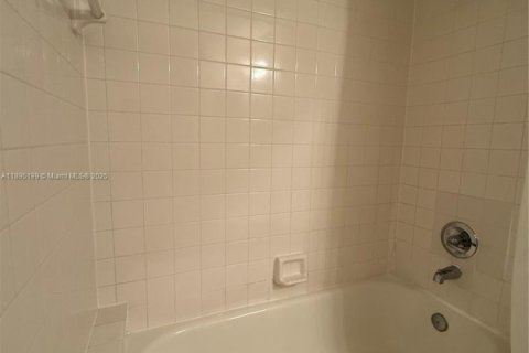 Купить таунхаус в Норт-Лодердейл, Флорида 3 спальни, 132.11м2, № 1947561 - фото 13