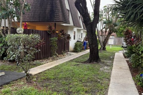 Купить таунхаус в Норт-Лодердейл, Флорида 3 спальни, 132.11м2, № 1947561 - фото 23