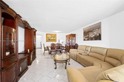 Condominio en venta en Tamarac, Florida, 2 dormitorios, 125.42 m2 № 1841116 - foto 3