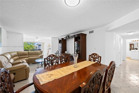 Condominio en venta en Tamarac, Florida, 2 dormitorios, 125.42 m2 № 1841116 - foto 16