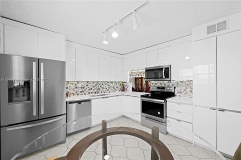 Condominio en venta en Tamarac, Florida, 2 dormitorios, 125.42 m2 № 1841116 - foto 15