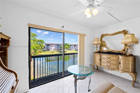 Condominio en venta en Tamarac, Florida, 2 dormitorios, 125.42 m2 № 1841116 - foto 18