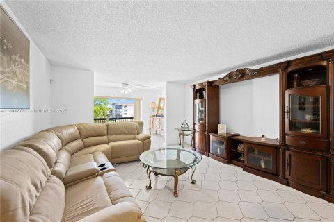 Condominio en venta en Tamarac, Florida, 2 dormitorios, 125.42 m2 № 1841116 - foto 17