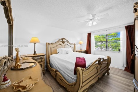 Condominio en venta en Tamarac, Florida, 2 dormitorios, 125.42 m2 № 1841116 - foto 4