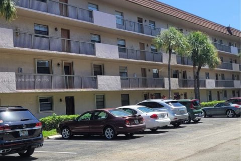 Condominio en venta en Tamarac, Florida, 2 dormitorios, 125.42 m2 № 1841116 - foto 2