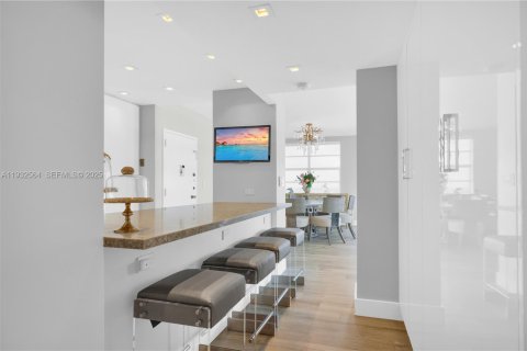 Condominio en venta en Hallandale Beach, Florida, 2 dormitorios, 124.49 m2 № 1990989 - foto 11