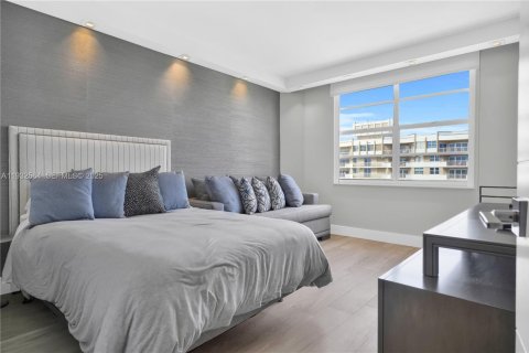 Condominio en venta en Hallandale Beach, Florida, 2 dormitorios, 124.49 m2 № 1990989 - foto 20