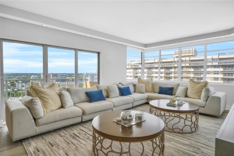 Condominio en venta en Hallandale Beach, Florida, 2 dormitorios, 124.49 m2 № 1990989 - foto 2
