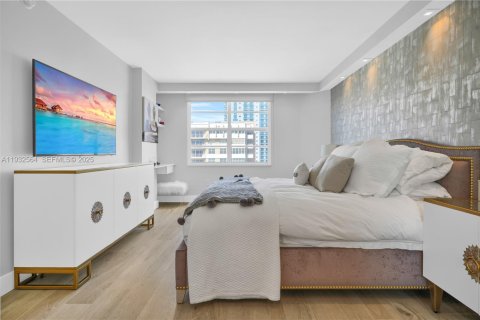 Condominio en venta en Hallandale Beach, Florida, 2 dormitorios, 124.49 m2 № 1990989 - foto 15