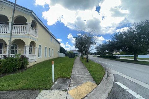 Купить виллу или дом в Хомстед, Флорида 6 спален, 341.69м2, № 1979121 - фото 4