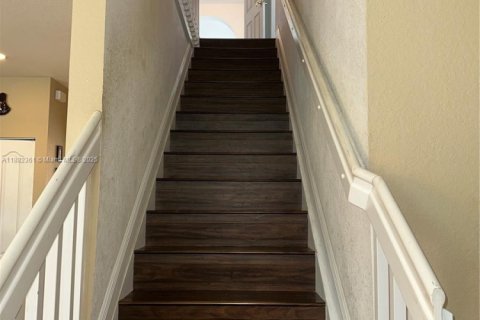 Купить виллу или дом в Хомстед, Флорида 6 спален, 341.69м2, № 1979121 - фото 16