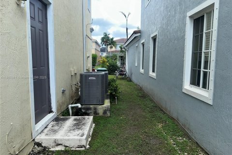 Купить виллу или дом в Хомстед, Флорида 6 спален, 341.69м2, № 1979121 - фото 26