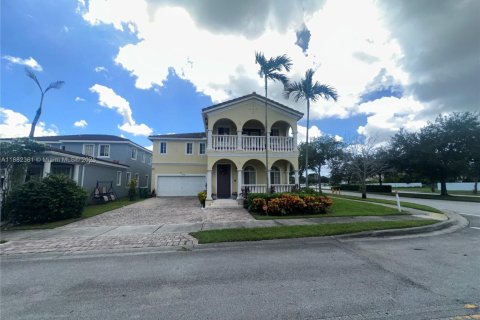 Купить виллу или дом в Хомстед, Флорида 6 спален, 341.69м2, № 1979121 - фото 2