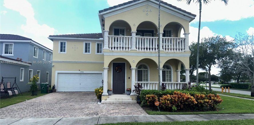 Дом в Хомстед, Флорида 6 спален, 341.69м2 № 1979121