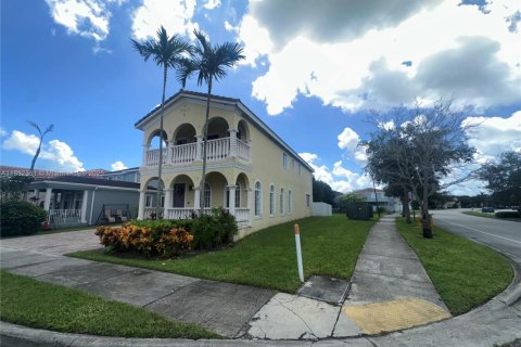 Купить виллу или дом в Хомстед, Флорида 6 спален, 341.69м2, № 1979121 - фото 5