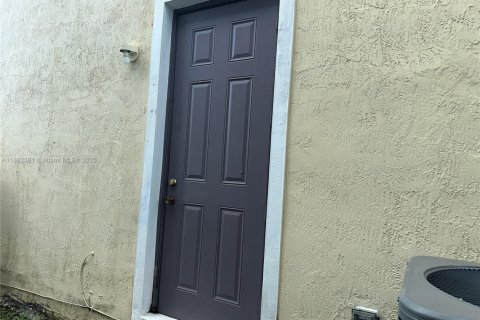 Купить виллу или дом в Хомстед, Флорида 6 спален, 341.69м2, № 1979121 - фото 28