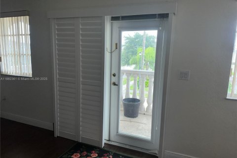 Купить виллу или дом в Хомстед, Флорида 6 спален, 341.69м2, № 1979121 - фото 19