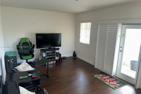 Купить виллу или дом в Хомстед, Флорида 6 спален, 341.69м2, № 1979121 - фото 18