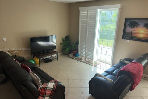 Купить виллу или дом в Хомстед, Флорида 6 спален, 341.69м2, № 1979121 - фото 14