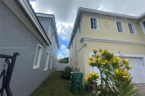 Купить виллу или дом в Хомстед, Флорида 6 спален, 341.69м2, № 1979121 - фото 29