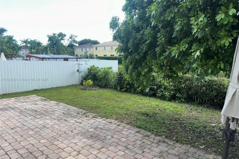 Купить виллу или дом в Хомстед, Флорида 6 спален, 341.69м2, № 1979121 - фото 22