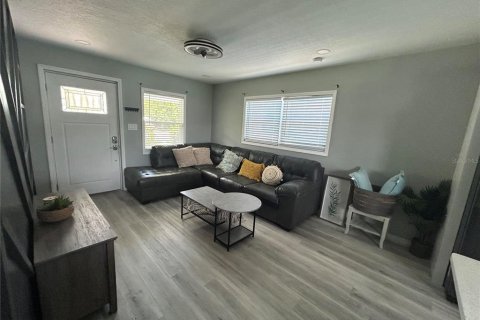 House in Lakeland, Florida 3 bedrooms, 80.27 sq.m. № 1917777 - photo 17