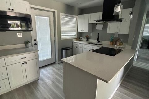 House in Lakeland, Florida 3 bedrooms, 80.27 sq.m. № 1917777 - photo 11