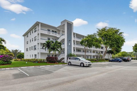 Condo in Deerfield Beach, Florida, 1 bedroom № 2246227 - photo 25