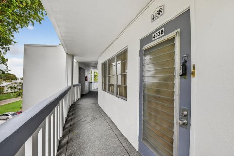 Condo in Deerfield Beach, Florida, 1 bedroom № 2246227 - photo 24