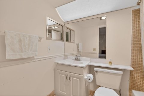 Condo in Deerfield Beach, Florida, 1 bedroom № 2246227 - photo 16