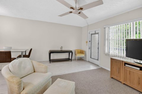 Condo in Deerfield Beach, Florida, 1 bedroom № 2246227 - photo 4