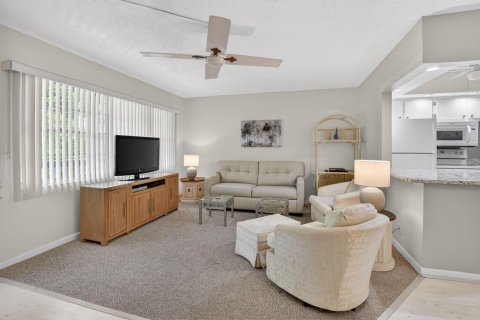 Condo in Deerfield Beach, Florida, 1 bedroom № 2246227 - photo 5