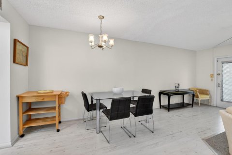 Condo in Deerfield Beach, Florida, 1 bedroom № 2246227 - photo 8