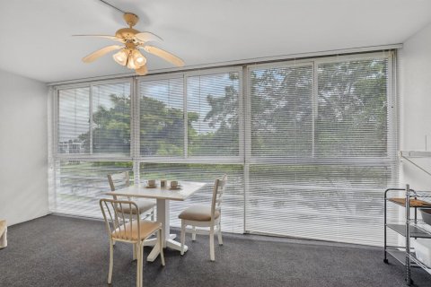 Condo in Deerfield Beach, Florida, 1 bedroom № 2246227 - photo 21