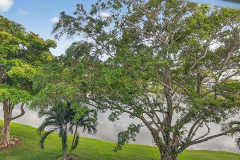Condo in Deerfield Beach, Florida, 1 bedroom № 2246227 - photo 27