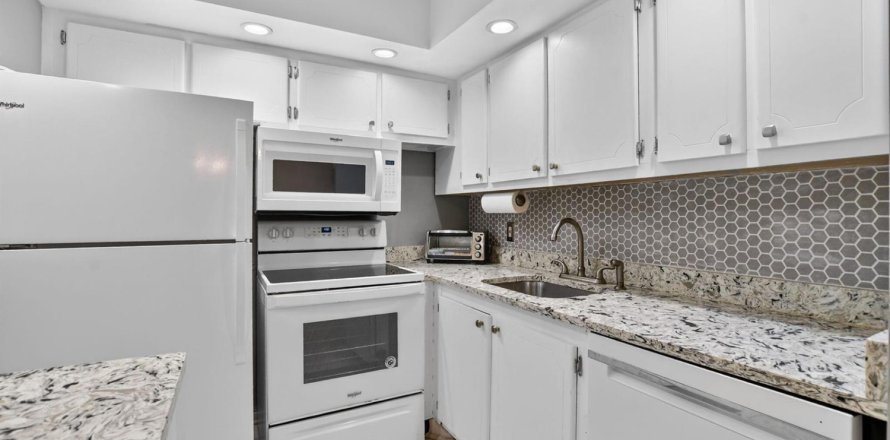 Condo in Deerfield Beach, Florida, 1 bedroom № 2246227