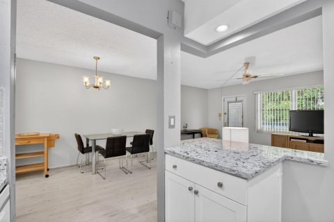 Condo in Deerfield Beach, Florida, 1 bedroom № 2246227 - photo 10