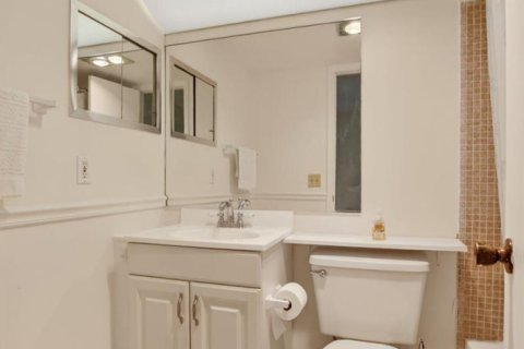 Condo in Deerfield Beach, Florida, 1 bedroom № 2246227 - photo 17