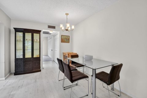 Condo in Deerfield Beach, Florida, 1 bedroom № 2246227 - photo 7
