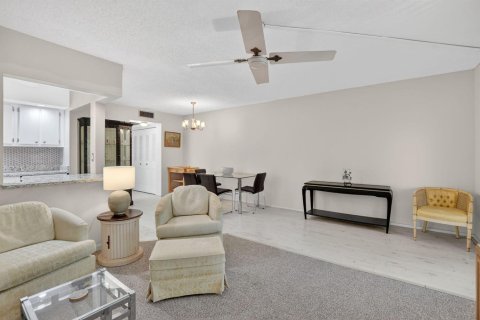 Condo in Deerfield Beach, Florida, 1 bedroom № 2246227 - photo 3