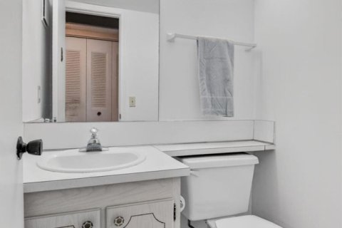 Condo in Deerfield Beach, Florida, 1 bedroom № 2246227 - photo 12