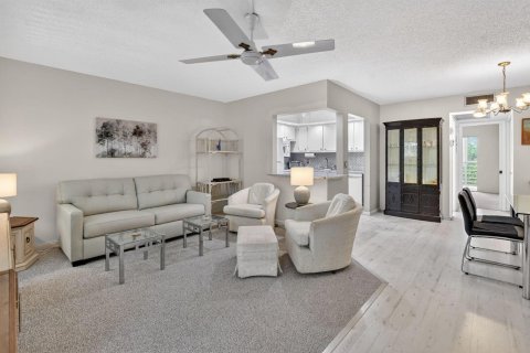 Condo in Deerfield Beach, Florida, 1 bedroom № 2246227 - photo 2