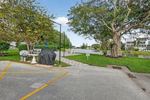 Condo in Deerfield Beach, Florida, 1 bedroom № 2246227 - photo 29