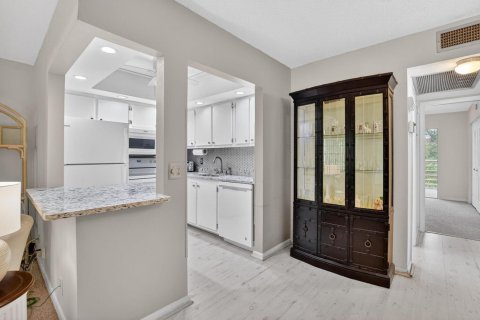 Condo in Deerfield Beach, Florida, 1 bedroom № 2246227 - photo 6