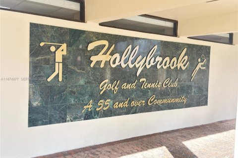 Купить кондоминиум в Пемброк-Пайнс, Флорида 2 спальни, 108.7м2, № 1980858 - фото 22