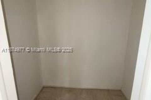 Купить кондоминиум в Пемброк-Пайнс, Флорида 2 спальни, 108.7м2, № 1980858 - фото 10