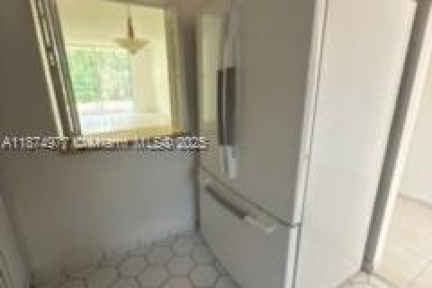 Купить кондоминиум в Пемброк-Пайнс, Флорида 2 спальни, 108.7м2, № 1980858 - фото 6