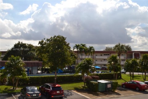 Купить кондоминиум в Пемброк-Пайнс, Флорида 2 спальни, 108.7м2, № 1980858 - фото 21