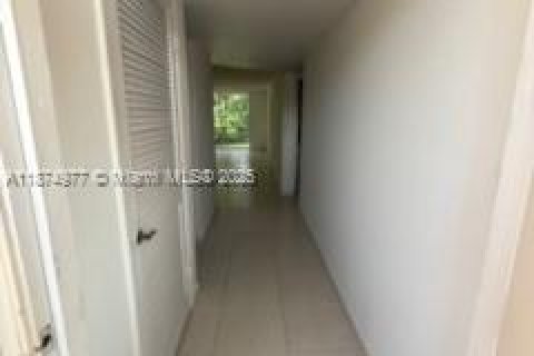 Купить кондоминиум в Пемброк-Пайнс, Флорида 2 спальни, 108.7м2, № 1980858 - фото 3